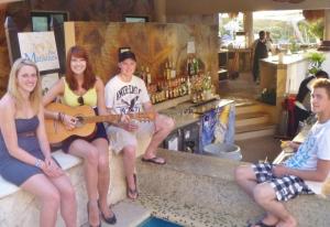 264467_525992850791447_481109409_n