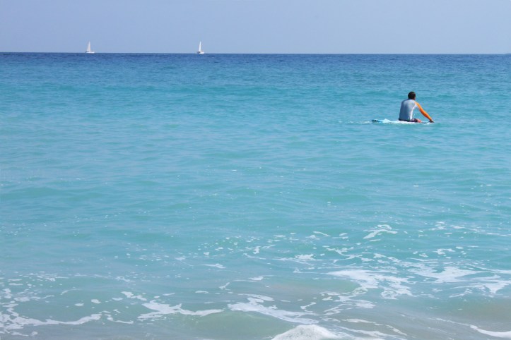 beach-colours-surfer
